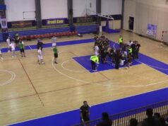 Haos na meču Partizana: Stojković iznet na nosilima, otac uleteo na teren (FOTO) Haos na mecu Partizana Stojkovic iznet na nosilima otac uleteo.jpg