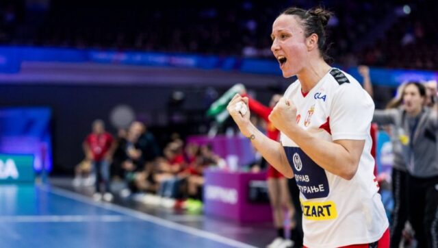 KRPEZ SLEZAK SVIRALA KRAJ Srecna sam ispunjena ponosna ovako je.jpg