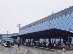 LEGENDU PRETUKLI U BEOGRADU! Posle haosa na aerodromu policija ga krvavog izvela iz stanice LEGENDU PRETUKLI U BEOGRADU Posle haosa na aerodromu policija ga.jpg