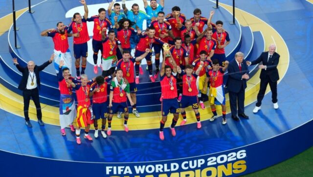 SCENA-ZA-ISTORIJU-MUNDIJALA-Donald-Tramp-urucio-medalje-i-pehar.jpg SCENA ZA ISTORIJU MUNDIJALA Donald Tramp urucio medalje i pehar.jpg