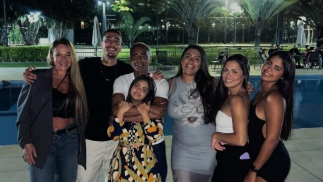 Legenda Fudbala Uhvacena Sa 38 Godina Mladjom Devojkom Drzali Su.jpg