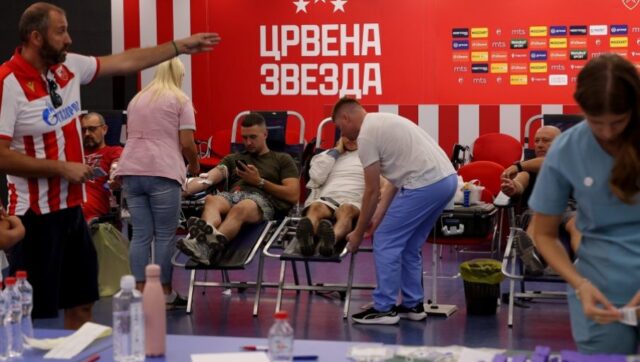 HUMANOST-NA-DELU-Crvena-zvezda-i-njeni-navijaci-prikupili-velike.jpg Humanost na delu crvena zvezda i njeni navijaci prikupili velike.jpg