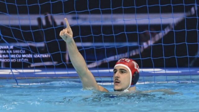 Golman delfina nezadovoljan posle Holandije dotakao se i Spanije.jpg