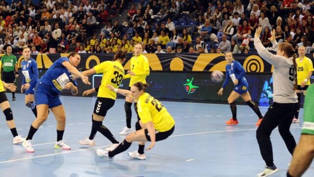 PODRZATI MLADE DEVOJKE Katarina Krpez Slezak i Dragana Cvijic se.jpg