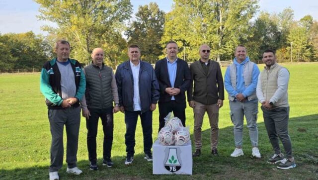 POMOC-KLUBOVIMA-Lajkrsski-savez-Srbije-poklonio-opremu-Ubljanima.jpg POMOC KLUBOVIMA Lajkrsski savez Srbije poklonio opremu Ubljanima.jpg