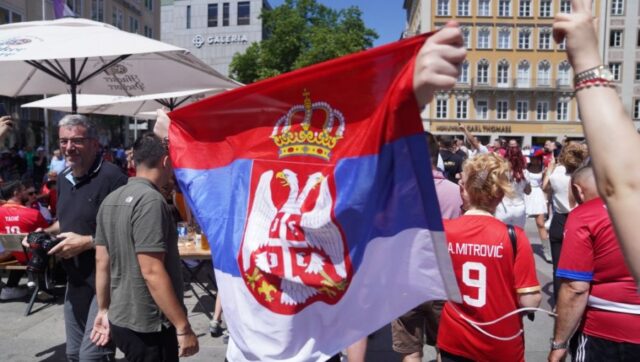 SKANDAL-PRED-MEC-LETONIJA-SRBIJA-Zabranjeni-srpski-dresovi-salovi.jpg Skandal pred mec letonija srbija zabranjeni srpski dresovi salovi.jpg
