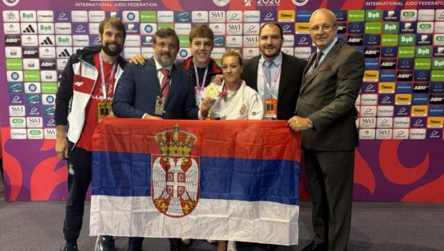 Hvala-mojoj-Crvenoj-zvezdi-Marica-Perisic-nakon-osvajanja-medalje.jpg Hvala mojoj Crvenoj zvezdi Marica Perisic nakon osvajanja medalje.jpg