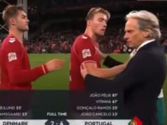 Potez Hojlunda o kojem bruji čitav fudbalski svet! Imitirao Ronalda, pa odgurnuo portugalskog selektora Potez Hojlunda o kojem bruji citav fudbalski svet Imitirao Ronalda.jpg