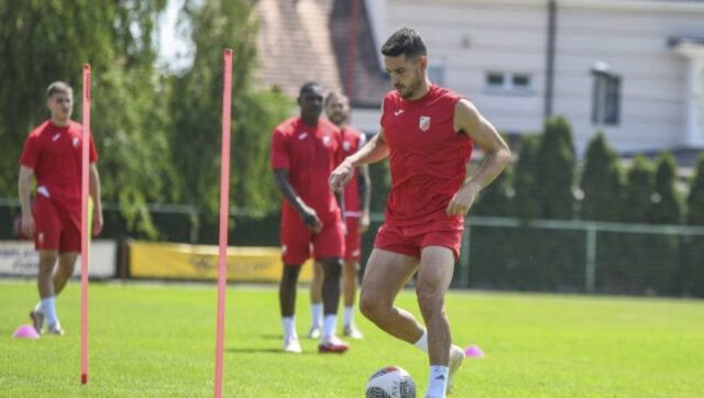 Vukan-Savicevic-je-ovako-najavio-gostovanje-Vojvodine-OFK-Beogradu.jpg Vukan savicevic je ovako najavio gostovanje vojvodine ofk beogradu.jpg