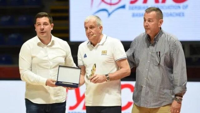 ZELJKO OBRADOVIC U BEOGRADU Bivsi trener Partizana na novom zadatku.jpg