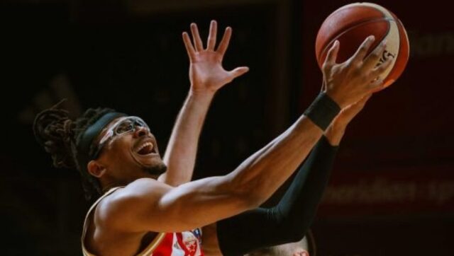 ZVEZDA SE MUCILA ALI SRUSILA KLUZ Crveno beli sigurni protiv Rumuna.jpg