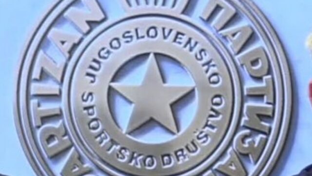 Oglasilo Se Sportsko Drustvo Partizan Fudbal I Kosarka Perjanice Ali.jpg