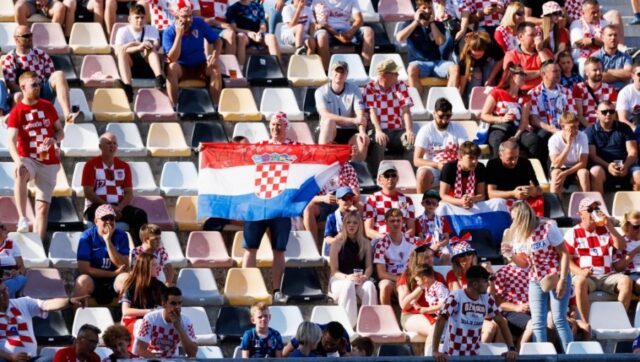 CEO REGION U SOKU Reprezentativac Srbije oblaci dres hrvatskog kluba.jpg