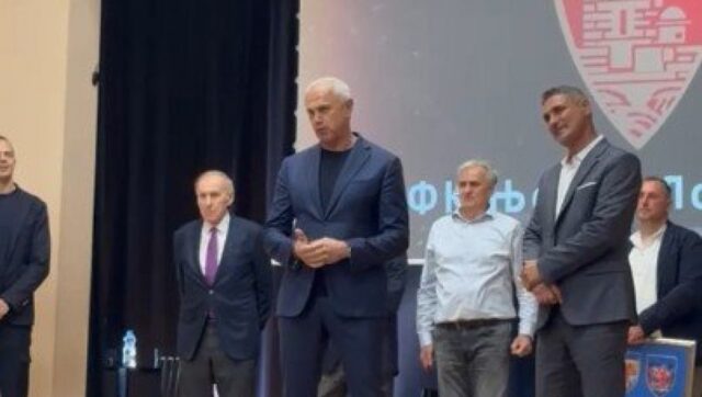 Mocne-reci-Zvezdana-Terzica-upucene-DZajicu-na-jubileju-Lovcenca-Kada.jpg Mocne reci Zvezdana Terzica upucene DZajicu na jubileju Lovcenca Kada.jpg