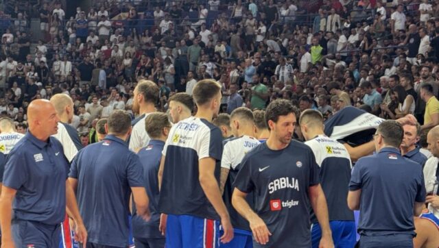ORLOVI-SRECNO-Kosarkasi-Srbije-otputovali-u-Rigu-na-Evropsko-prvenstvo.jpg Orlovi srecno kosarkasi srbije otputovali u rigu na evropsko prvenstvo.jpg