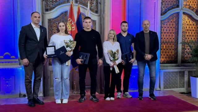 GODISNJE-NAGRADE-NAJUSPESNIJIM-SPORTISTIMA-Zrenjanin-dodelio-priznanja.jpg GODISNJE NAGRADE NAJUSPESNIJIM SPORTISTIMA Zrenjanin dodelio priznanja.jpg