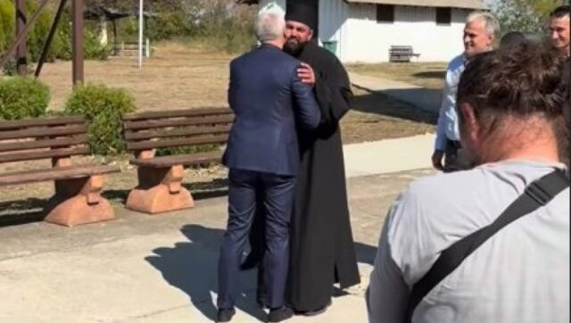 Zvezdan Terzic predvodio delegaciju Zvezde u poseti Hramu Svetog Petra.jpg