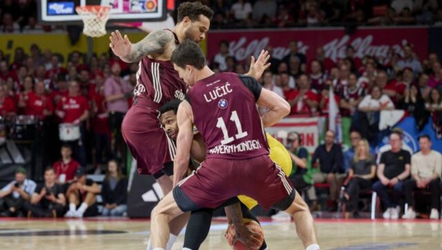 Oni Su Posebno Motivisani Lucic U Specijalnom Raspolozenju Docekuje Mec.jpg