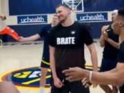 POMEŠANA OSEĆANJA! Nikola Jokić u posebnoj majici proslavio rođendan (FOTO) Pomesana Osecanja Nikola Jokic U Posebnoj Majici Proslavio Rodjendan Foto.jpg