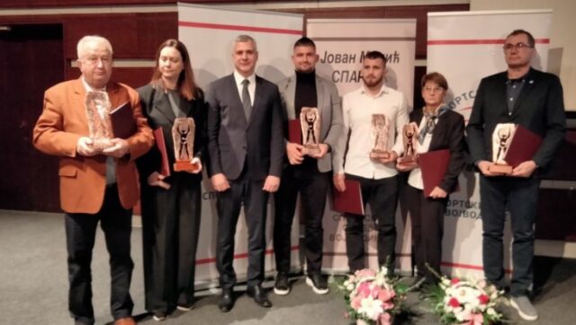 „SPARTAK-ZA-ALEKSANDRU-ANDRIC-I-ALEKSANDRA-KOMAROVA-U-Novom.jpg „SPARTAK ZA ALEKSANDRU ANDRIC I ALEKSANDRA KOMAROVA U Novom.jpg