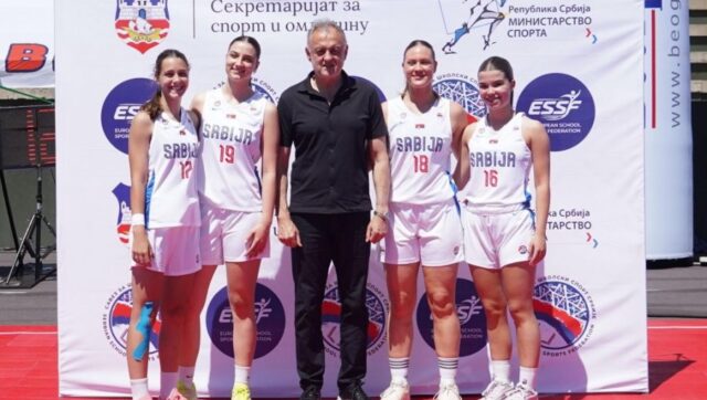MINISTAR-GAJIC-PODELIO-MEDALJE-NAJBOLJIMA-Srbiji-dva-odlicja-na-Evropskom.jpg MINISTAR GAJIC PODELIO MEDALJE NAJBOLJIMA Srbiji dva odlicja na Evropskom.jpg