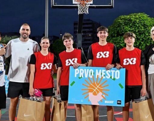 OGLASIO SE JEDAN OD NAJBOLJIH: Bulut čestitao basketašima Srbije osvajanje bronze na Svetskom prvenstvu OGLASIO SE JEDAN OD NAJBOLJIH Bulut cestitao basketasima Srbije osvajanje.jpg