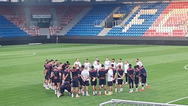 ZVEZDA-SPREMNA-ZA-PLZEN-Crveno-beli-odradili-poslednji-trening-pred-borbu.jpg ZVEZDA SPREMNA ZA PLZEN Crveno beli odradili poslednji trening pred borbu.jpg