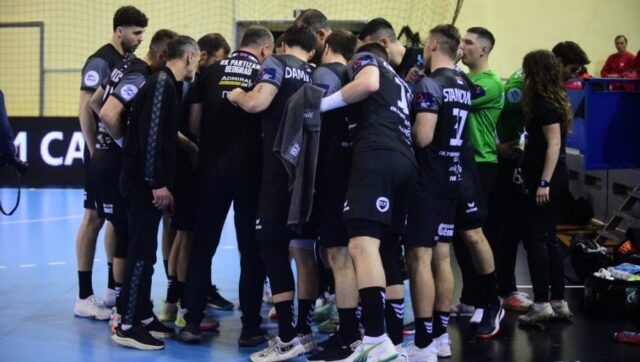 NIKADA-SOKANTNIJA-ZAVRSNICA-Partizan-sampion-Vojvodina-odbila-da-izadje-na.jpg NIKADA SOKANTNIJA ZAVRSNICA Partizan sampion Vojvodina odbila da izadje na.jpg