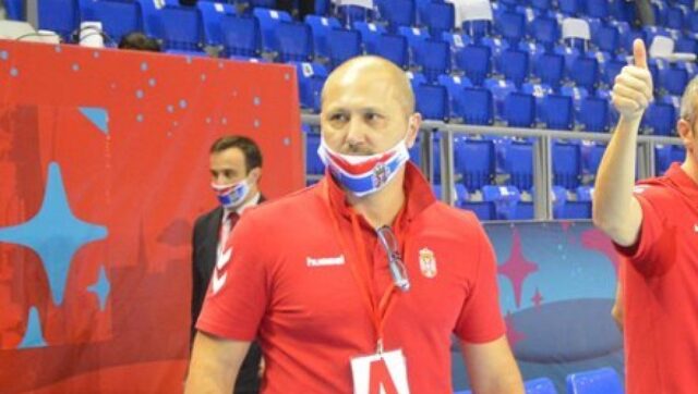 Crveno beli gosti jugovica rukometasi crvene zvezde u trecem kolu plej auta.jpg