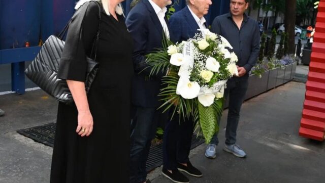 Delegacija fss odala postu nastradalima u osnovnoj skoli vladislav ribnikar.jpg