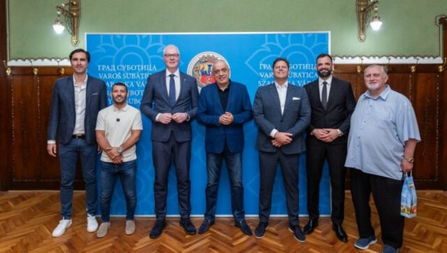 Na-Palicu-odrzana-sesta-sednica-Izvrsnog-odbora-Olimpijskog-komiteta-Srbije.jpg Na Palicu odrzana sesta sednica Izvrsnog odbora Olimpijskog komiteta Srbije.jpg