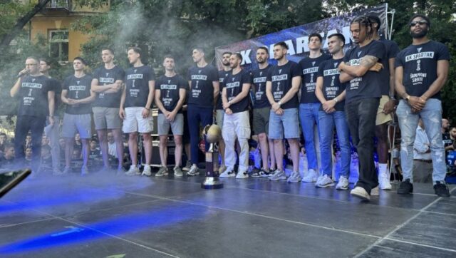 POBEDNICKA ZVONE ZVONA Subotica docekala sampione ovako je Spartak proslavio.jpg