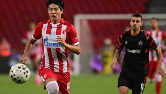 Augsburg-predstavio-bivseg-fudbalera-Crvene-zvezde-Bundesliga-je-fantasticna.jpg Augsburg predstavio bivseg fudbalera Crvene zvezde Bundesliga je fantasticna.jpg
