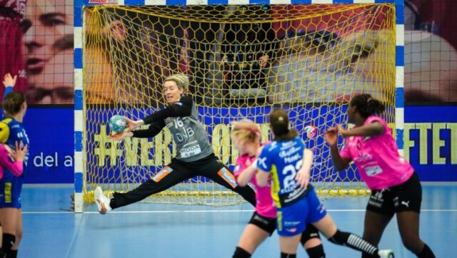 LUNDE-DEBITOVALA-ZA-ZVEZDU-Najtrofejnija-rukometasica-svih-vremena-cuvala-gol.jpg Lunde debitovala za zvezdu najtrofejnija rukometasica svih vremena cuvala gol.jpg