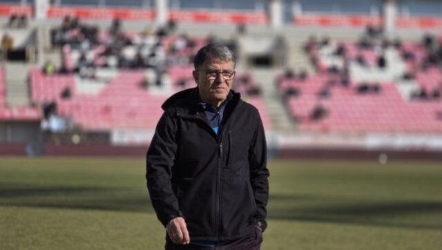 TREBALO DA POTPISEM UGOVOR COVEK NESTADE Neverovatna prica Takisa Lemonisa.j.jpeg