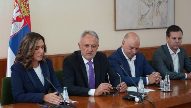 ZA-UNAPREDJENJE-SPORTSKE-INFRASTRUKTURE-7506-MILIONA-DOLARA-Potpisani-ugovori-za.jpg ZA UNAPREDJENJE SPORTSKE INFRASTRUKTURE 7506 MILIONA DOLARA Potpisani ugovori za.jpg