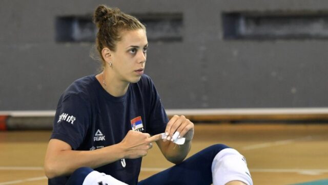UVEK NAPADAMO MEDALJU Trofejna blokerka Mina Popovic prikljucila se odbojkasicama.jpg