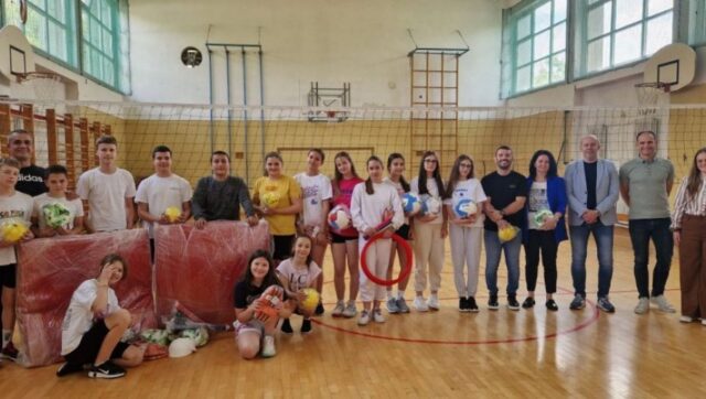 NASTAVLJA-SE-RADJANJE-SPORTSKIH-LEGENDI-Olimpijski-sampion-i-vicesampionka-posetili.jpg NASTAVLJA SE RADJANJE SPORTSKIH LEGENDI Olimpijski sampion i vicesampionka posetili.jpg