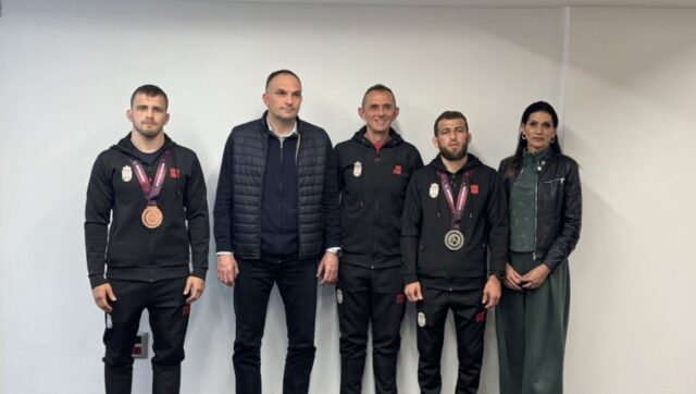 A posle evropskog uspeha gradonacelnik zrenjanina docekao trofejne reprezentativce srbije.jpg